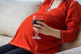Hoe riskant is het als een zwangere licht drinkt?