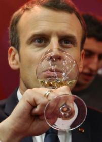 Artsen hekelen opmerkingen Macron over wijn